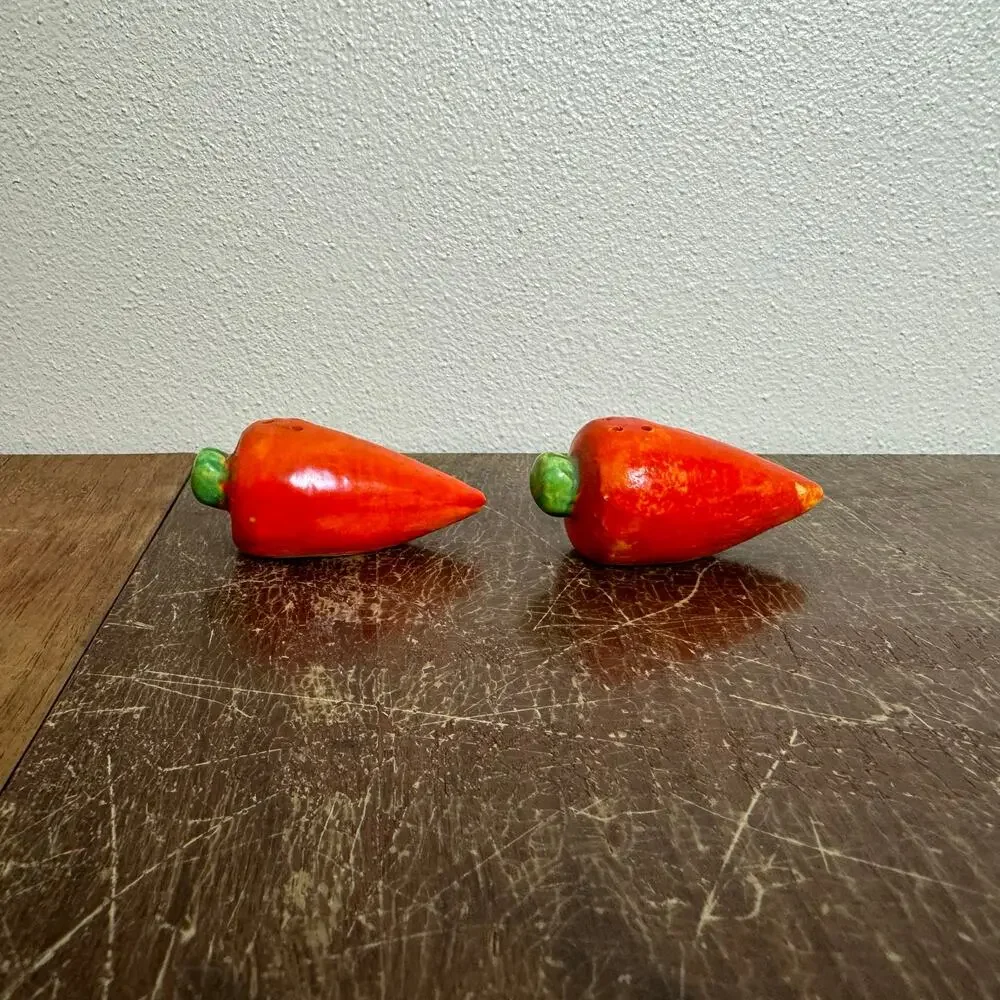 Vintage Small Carrot‎ Salt and pepper Shakers Cottagecore Vegetable Garden